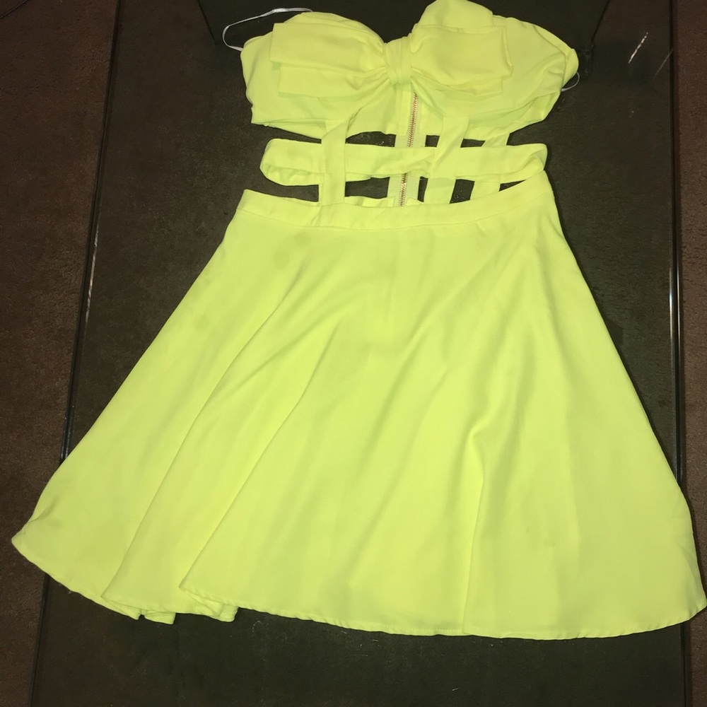 Dress - Picture 2 of 2
